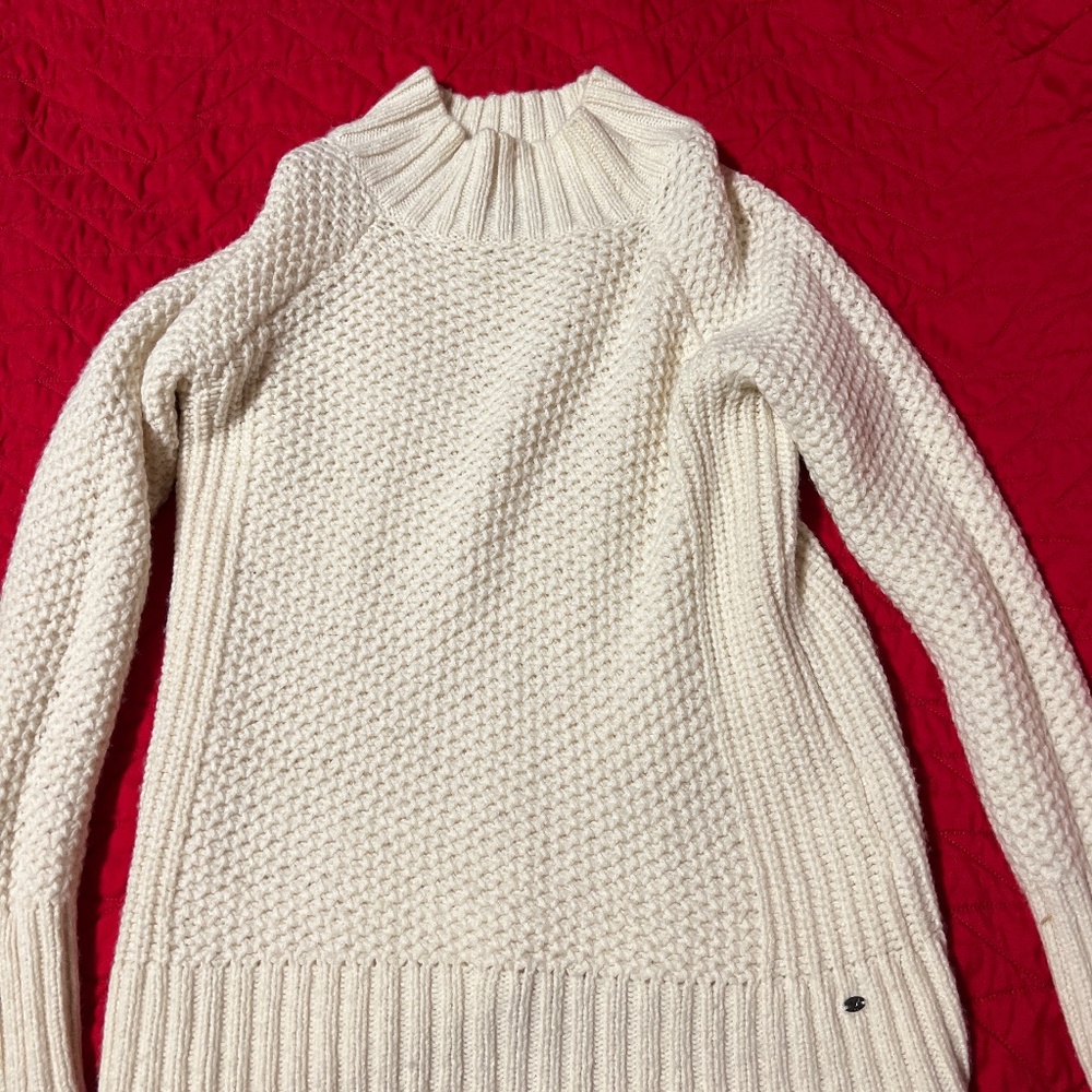 American eagle turtleneck sweater
